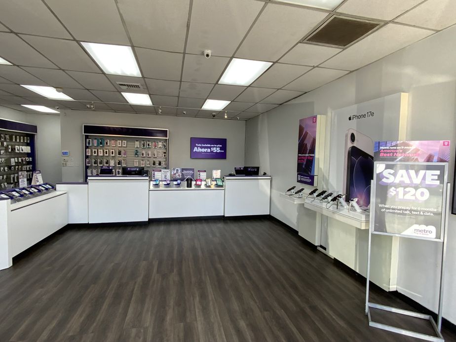 Metro by T-Mobile 2110 Beverly Blvd - 2110 Beverly Blvd 