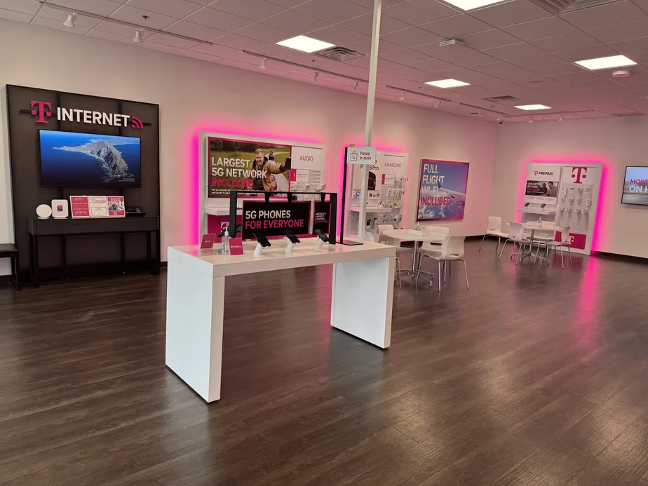  Interior photo of T-Mobile Store at W SW Loop 323 & Kinsey Dr, Tyler, TX 