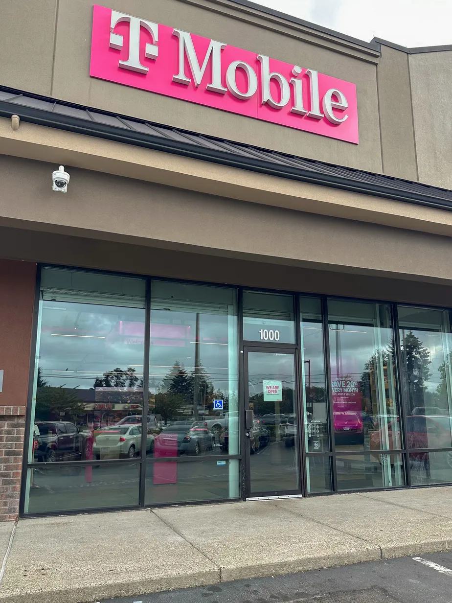  Exterior photo of T-Mobile Store at Bridgeport Way & 100th, Lakewood, WA 