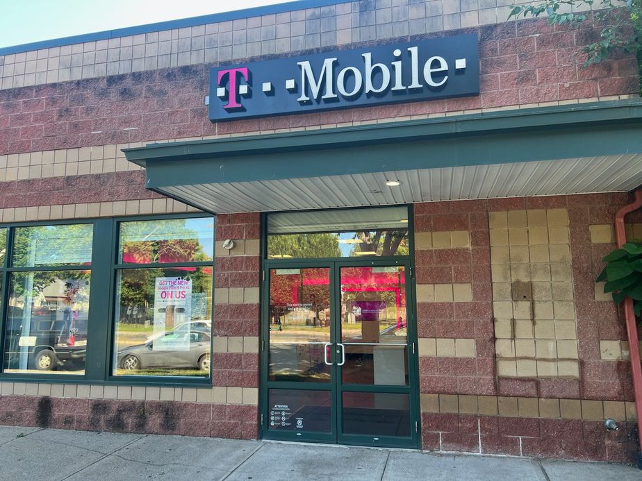 Exterior photo of T-Mobile Store at Main St & Pavilion St, Hartford, CT
