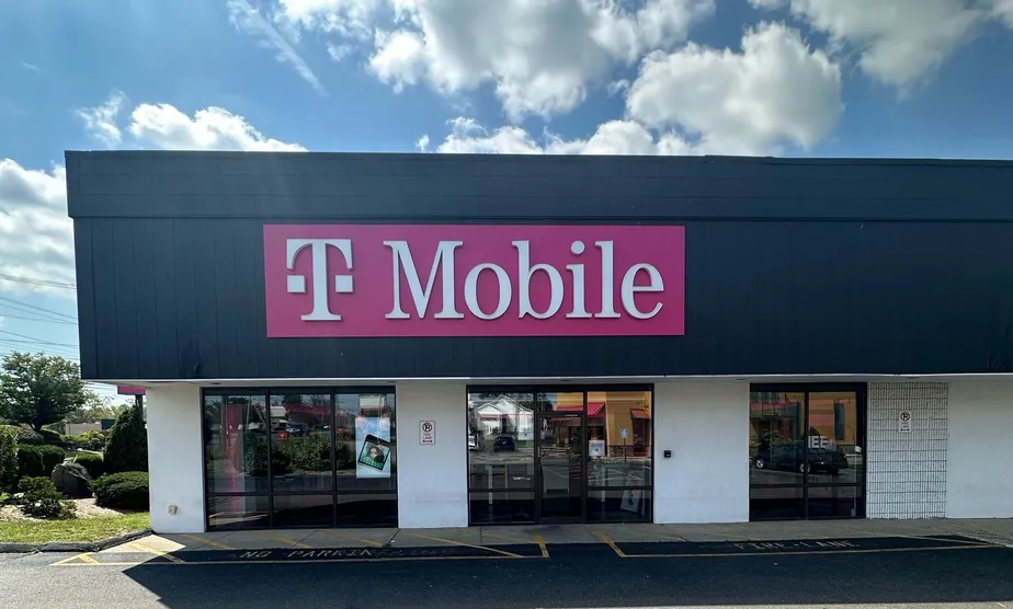  Exterior photo of T-Mobile Store at Boston Post Rd, Orange, CT 