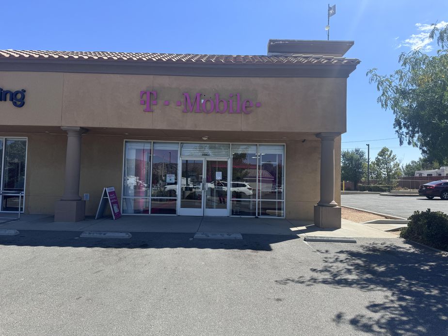 Exterior photo of T-Mobile Store at W Valley Blvd & Tucker Rd, Tehachapi, CA