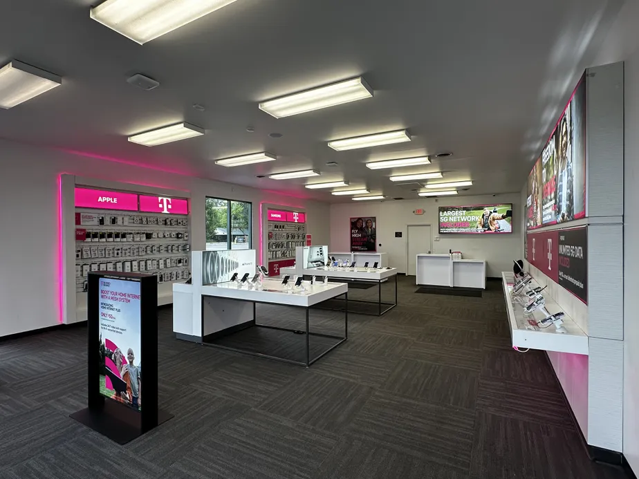  Interior photo of T-Mobile Store at S US Hwy 131 & Super 8 Way, Three Rivers, MI 