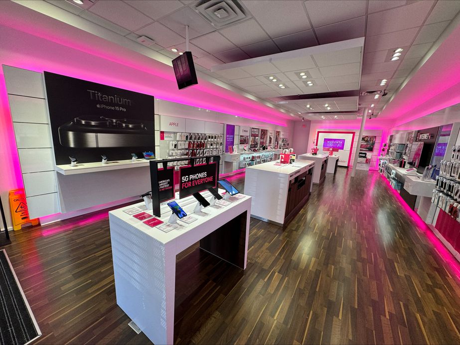 Interior photo of T-Mobile Store at Parkway Central Center, Arlington, TX