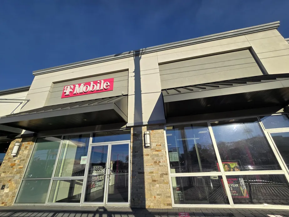 Foto del exterior de la tienda T-Mobile en S Orlando Ave & Minnesota Ave, Winter Park, FL