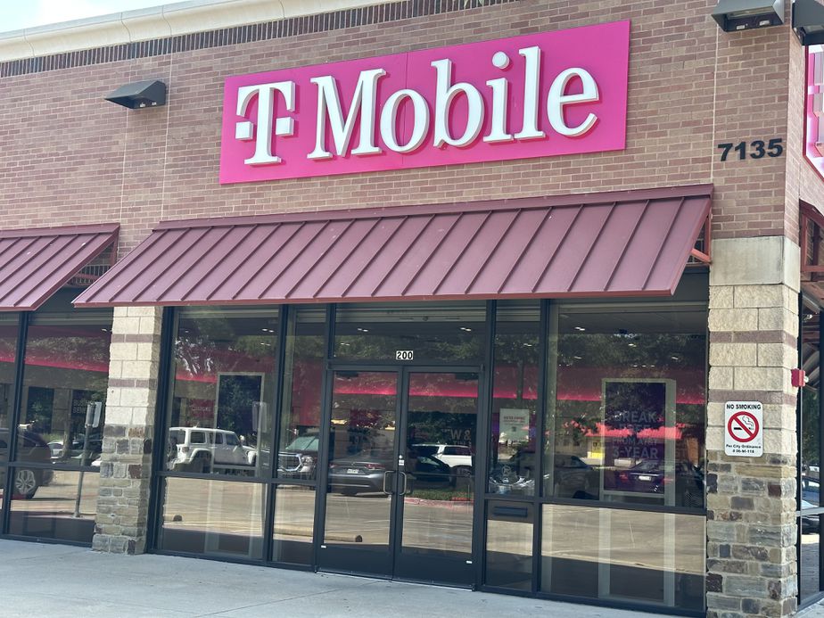 Exterior photo of T-Mobile Store at Preston & Stonebrook, Frisco, TX