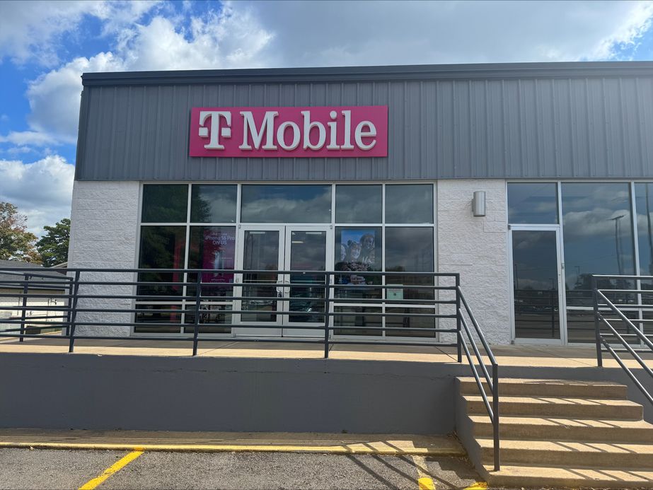 Exterior photo of T-Mobile Store at Rogers & Sherwood, Clarksville, AR