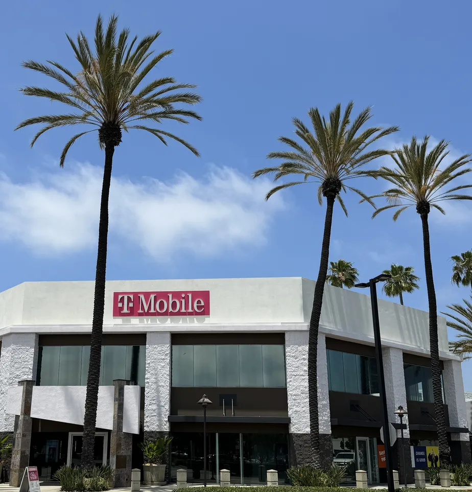 Exterior photo of T-Mobile Store at Long Beach Town Center, Long Beach, CA 