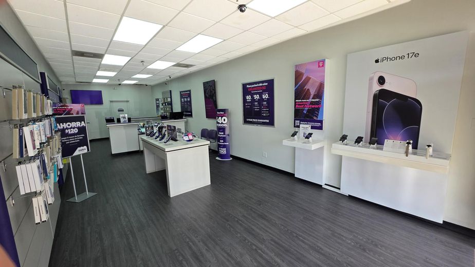 Metro by T-Mobile 1231 E Pioneer Pkwy - 1231 E Pioneer Pkwy 