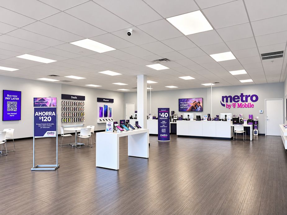 Metro by T-Mobile 2825 N 16th St - 2825 N 16th St 