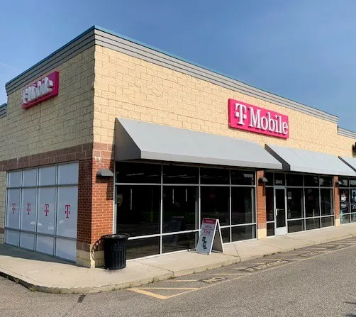Exterior photo of T-Mobile Store at Chippenham Forest Square, Richmond, VA