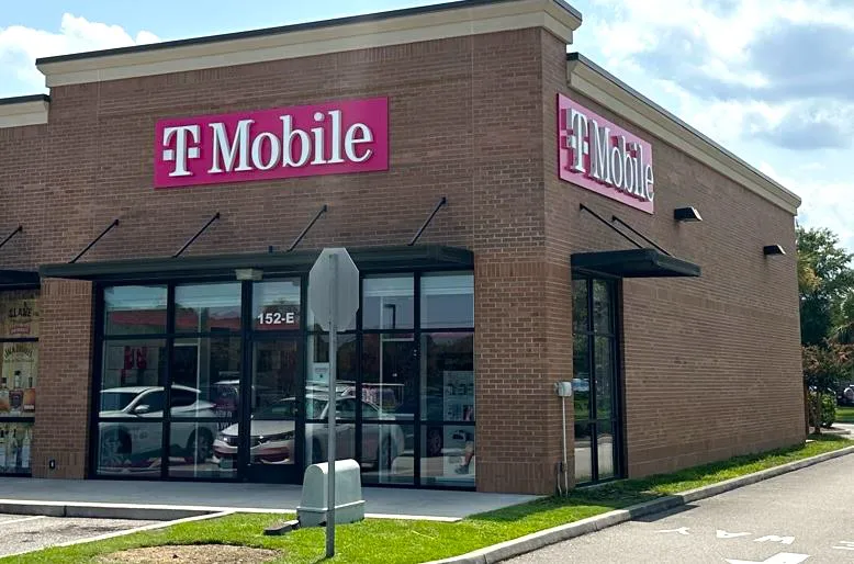 Exterior photo of T-Mobile Store at Hwy 501 & Myrtle Ridge Dr, Conway, SC