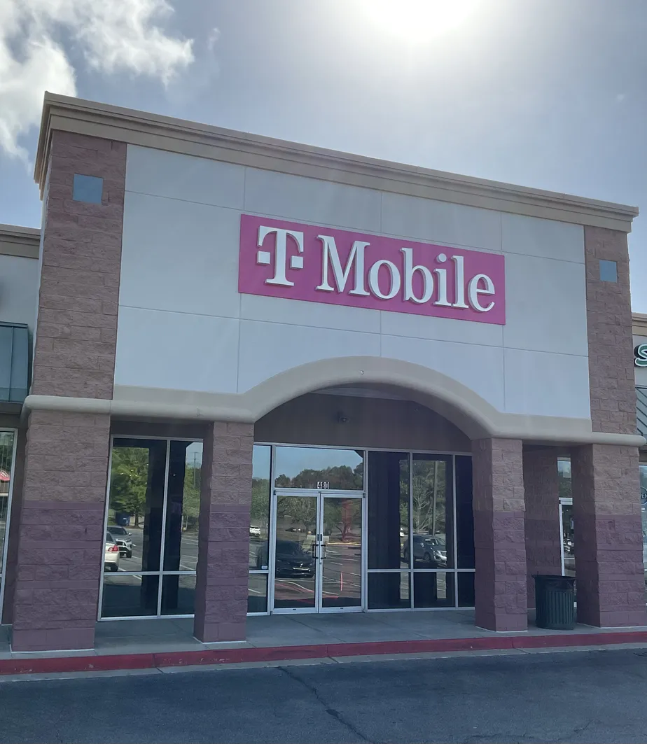  Exterior photo of T-Mobile Store at East West Connector & Austell, Austell, GA 