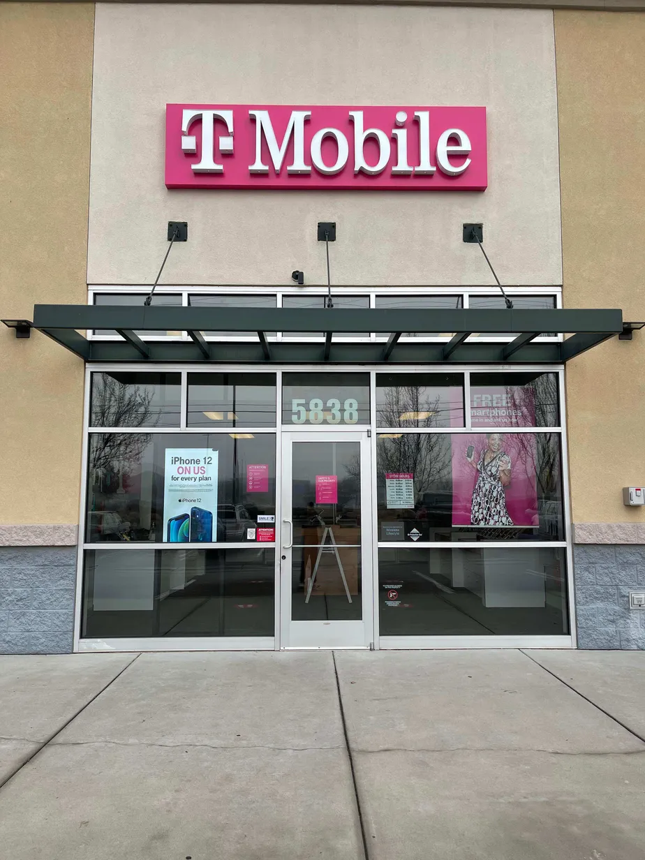 Exterior photo of T-Mobile store at E Franklin Rd & N Tiegs Way, Nampa, ID