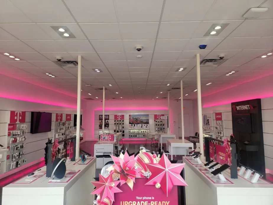Foto del interior de la tienda T-Mobile en Hwy 281 & Trenton Rd, Edinburg, TX