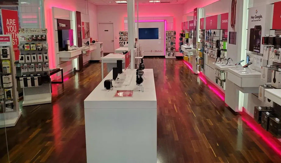Foto del interior de la tienda T-Mobile en Rockaway Townsquare 5, Rockaway, NJ