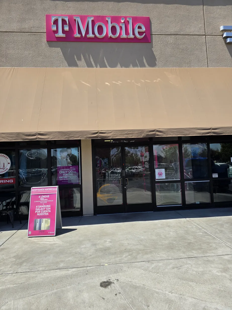  Exterior photo of T-Mobile Store at The Commons at the Madera Fair, Madera, CA 