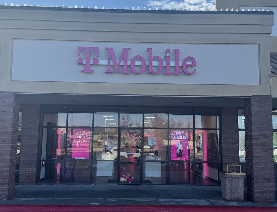 Exterior photo of T-Mobile Store at Stockyards Plaza, Omaha, NE
