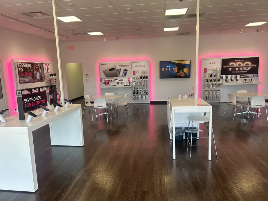  Interior photo of T-Mobile Store at E Mall Rd & I-64, Barboursville, WV 