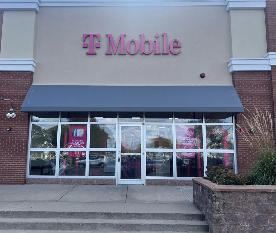  Exterior photo of T-Mobile Store at Charter Oak Marketplace, Hartford, CT 