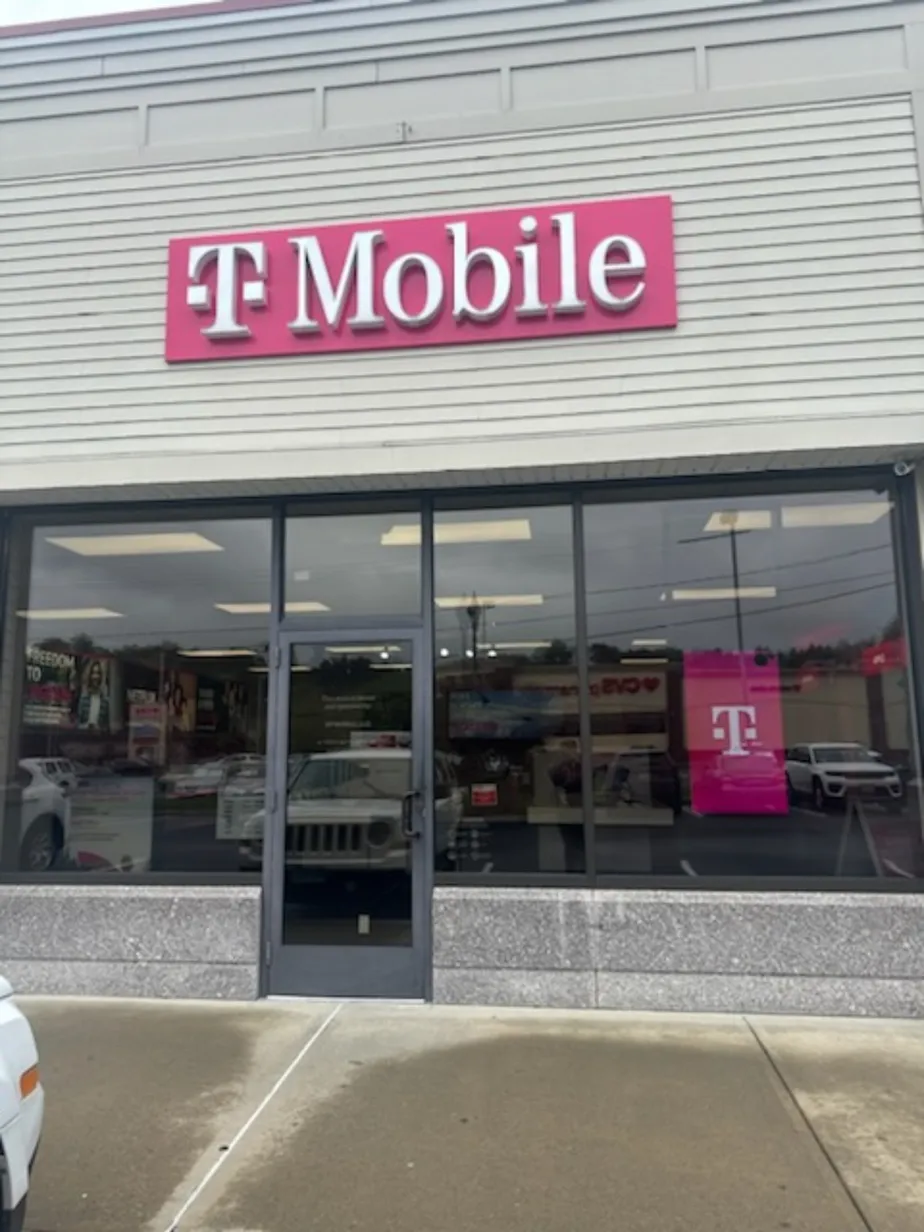  Exterior photo of T-Mobile Store at The Shoppes at West Main, Waterbury, CT 