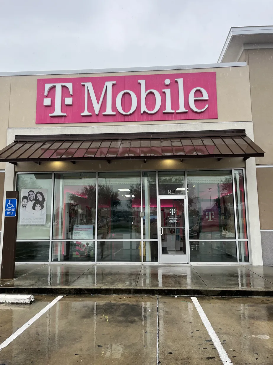  Exterior photo of T-Mobile Store at Houston Hwy & Delmar Drive, Victoria, TX 