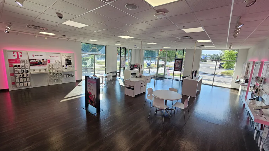  Interior photo of T-Mobile Store at Dekalb St & State Rd S-28-130, Camden, SC 