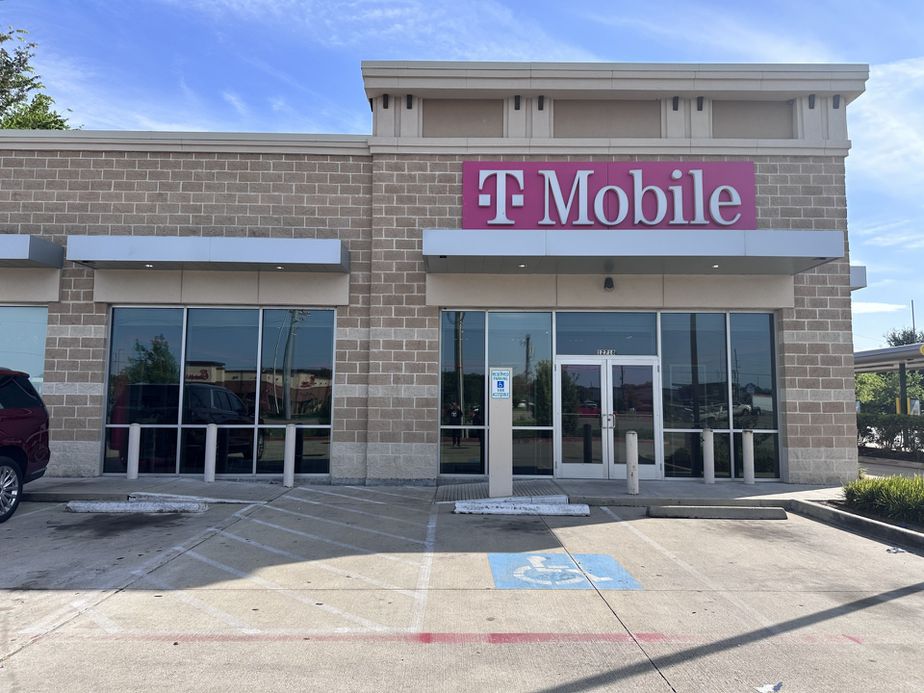 T-Mobile Hwy 249 & West Rd
