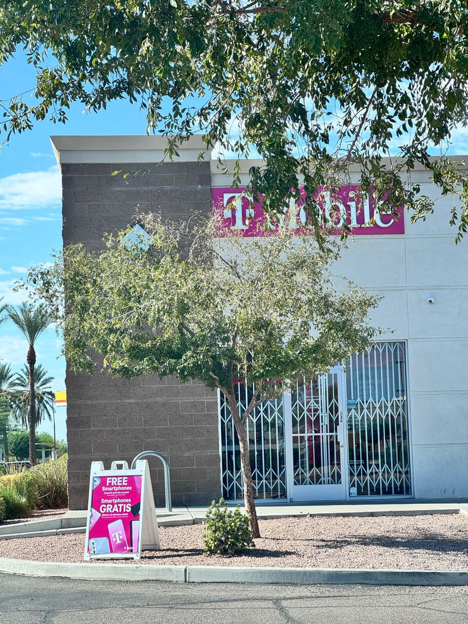 Exterior photo of T-Mobile Store at Priest & Elliot, Tempe, AZ