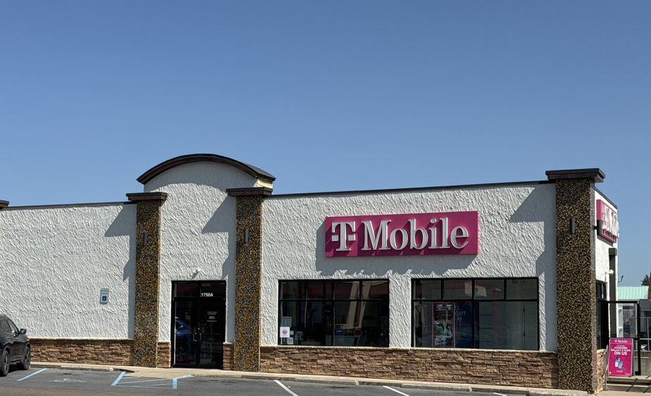 Exterior photo of T-Mobile Store at E 3rd St & Clayton Ave, Williamsport, PA