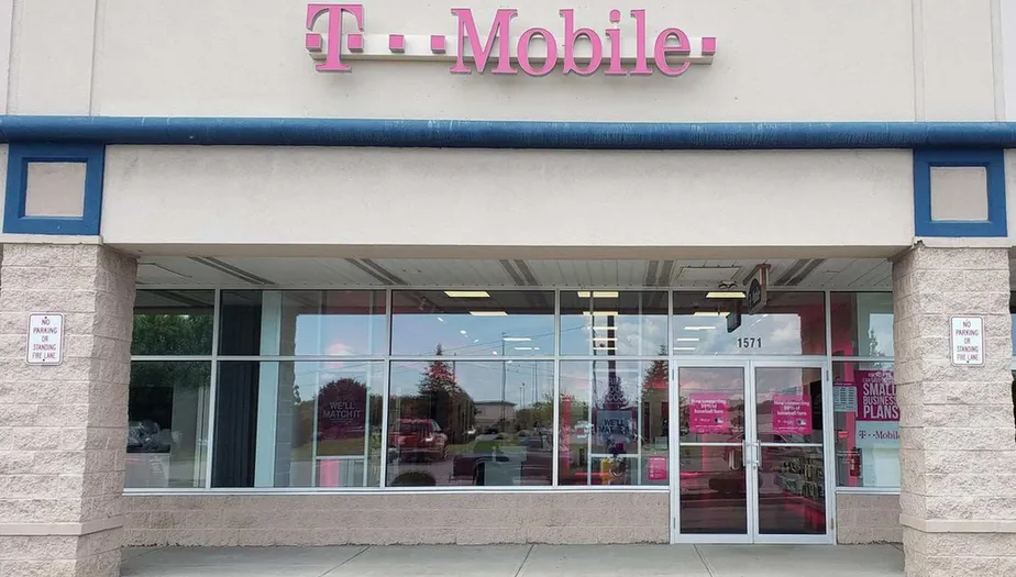  Exterior photo of T-Mobile Store at Howard Rd & Chili Ave, Rochester, NY 