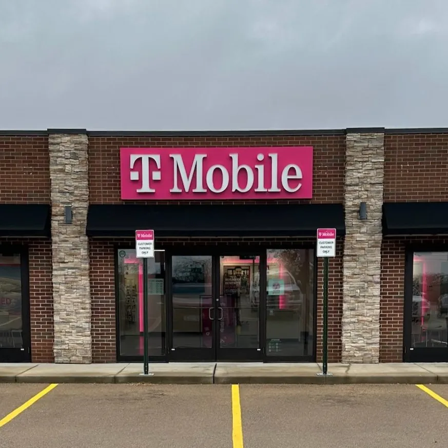  Exterior photo of T-Mobile Store at Rock Rd & Hwy 21, De Soto, MO 