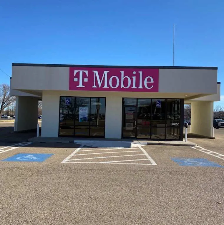 Exterior photo of T-Mobile store at Soncy Rd & Sw 34th Ave, Amarillo, TX
