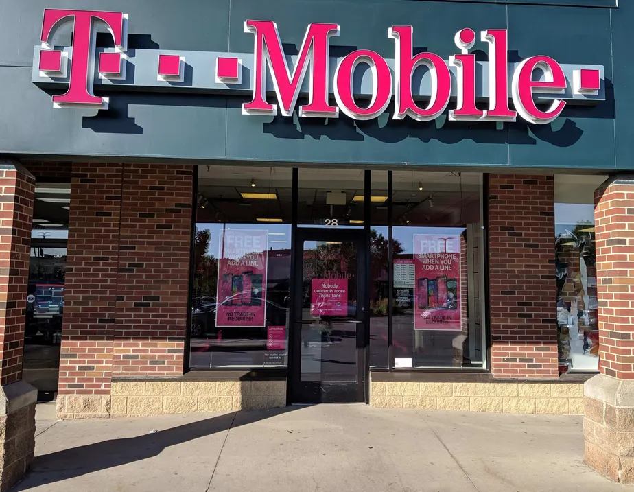 Foto del exterior de la tienda T-Mobile en 66th & Nicolette, Richfield, MN