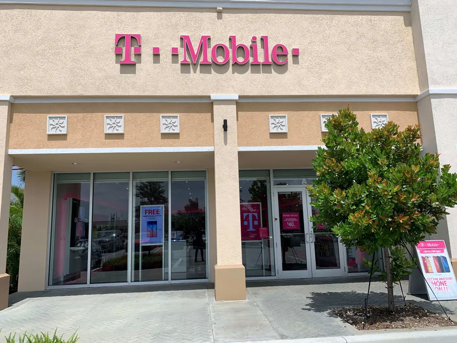 Exterior photo of T-Mobile store at Hwy 441 & Hollywood Blvd, Hollywood, FL
