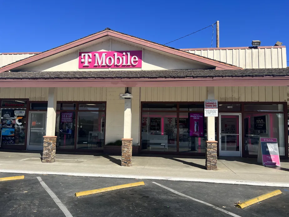  Exterior photo of T-Mobile Store at Red Horse Plaza, Ojai, CA 