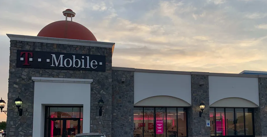 Exterior photo of T-Mobile store at Ih-35 & Seminary Drive, Fort Worth, TX