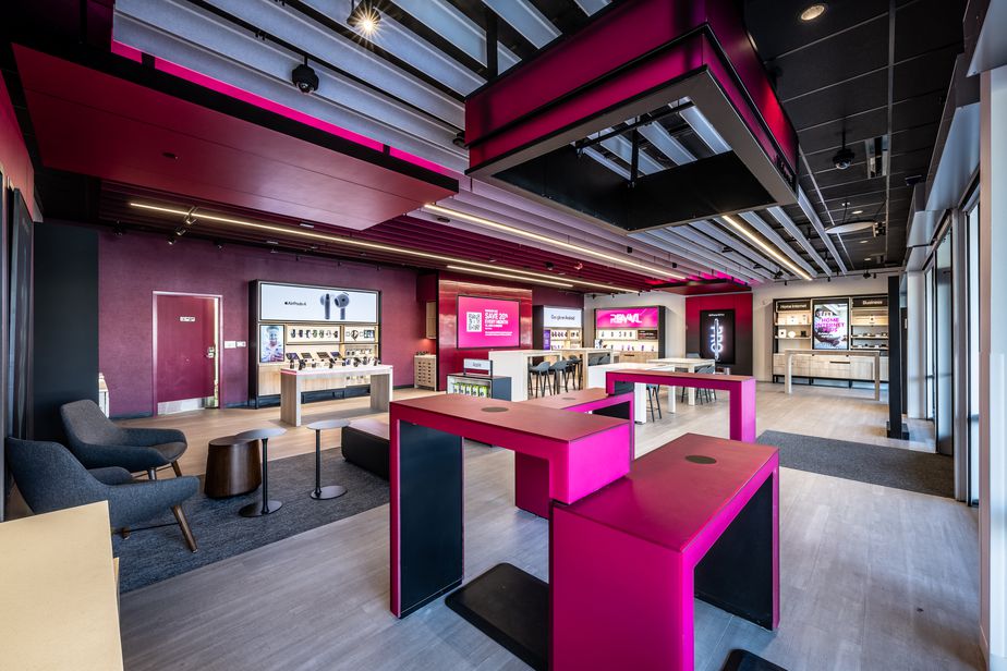 Interior photo of T-Mobile Store at 324th & Pacific Highway, Federal Way, WA