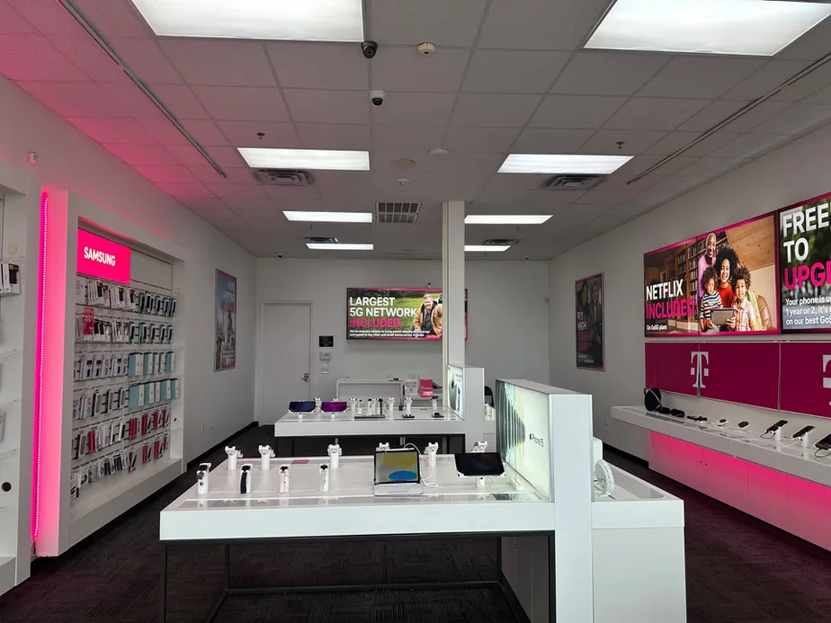  Interior photo of T-Mobile Store at Hwy 288 & TX 332, Lake Jackson, TX 