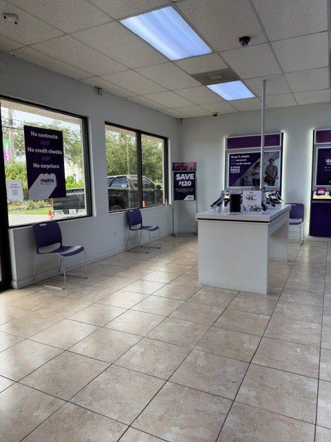 Metro by T-Mobile 3280 Lake Worth Rd - 3280 Lake Worth Rd 