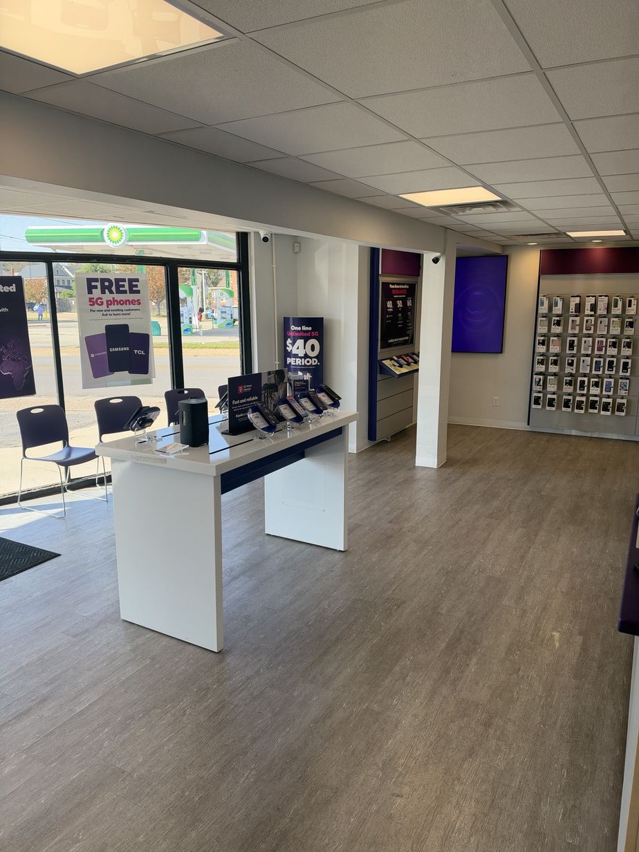 Metro by T-Mobile 400 Rhomberg Ave - 400 Rhomberg Ave
