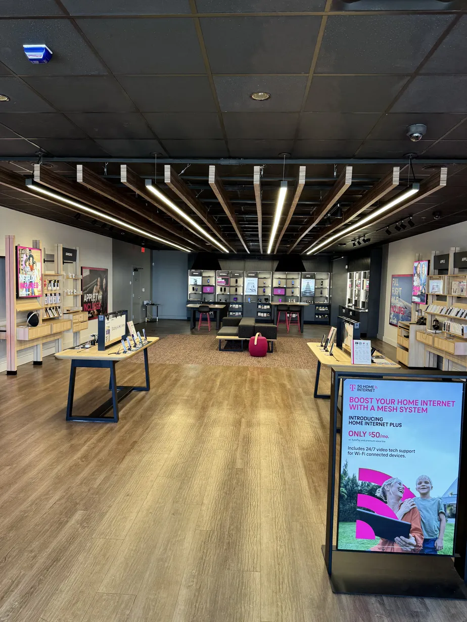  Interior photo of T-Mobile Store at Prince William & Shoppers Best, Woodbridge, VA 