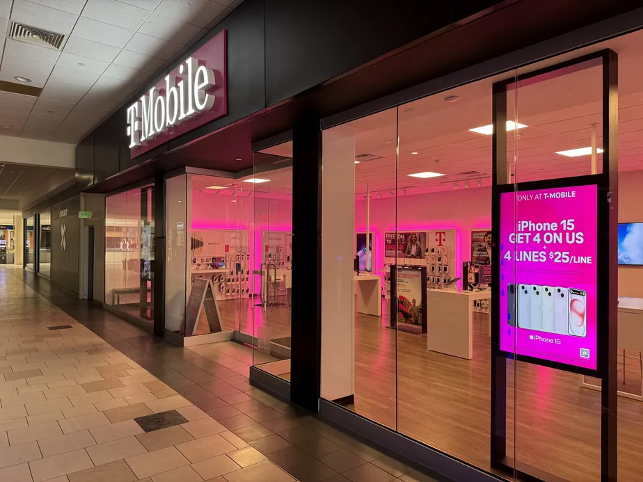  Exterior photo of T-Mobile Store at Town Center at Aurora, Aurora, CO 