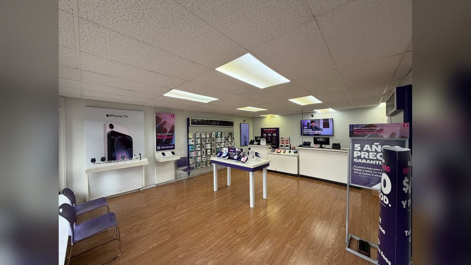Metro by T-Mobile 5543 S Grand Blvd - 5543 S Grand Blvd 