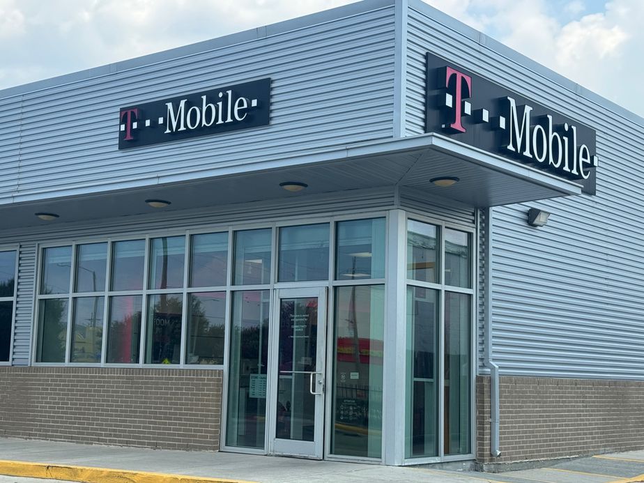 Exterior photo of T-Mobile Store at S Claiborne Ave & Toledano St, New Orleans, LA