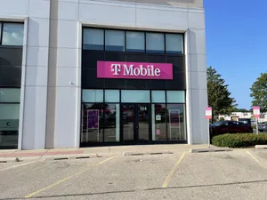 T-Mobile Prospect Hill Rd & Bridge St