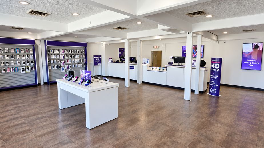 Metro by T-Mobile 4110 Palm Beach Blvd - 4110 Palm Beach Blvd 