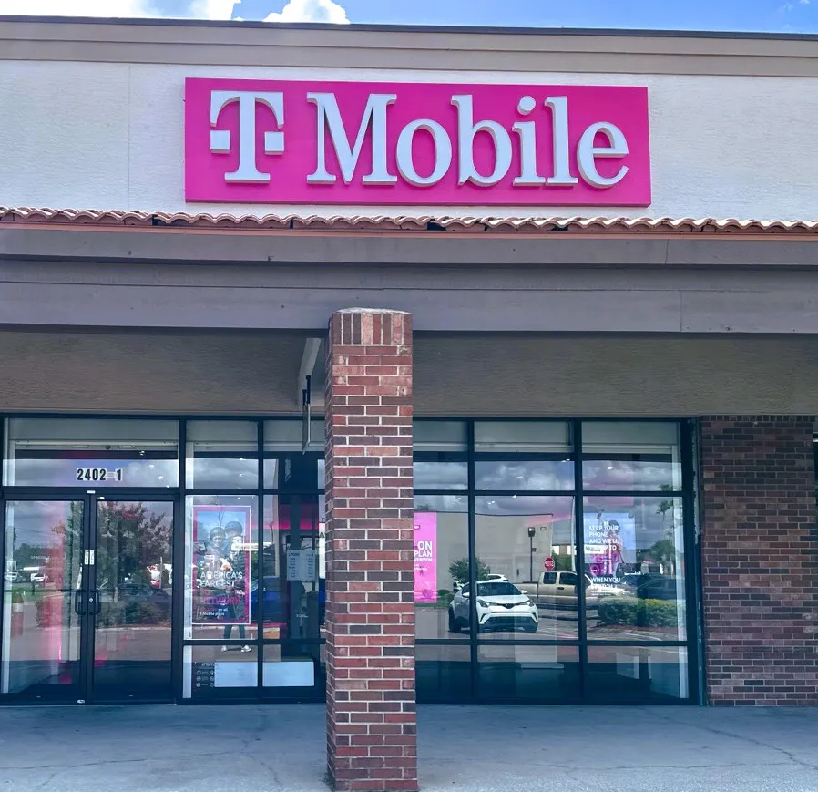  Exterior photo of T-Mobile Store at Walden Wood Village, Plant City, FL 
