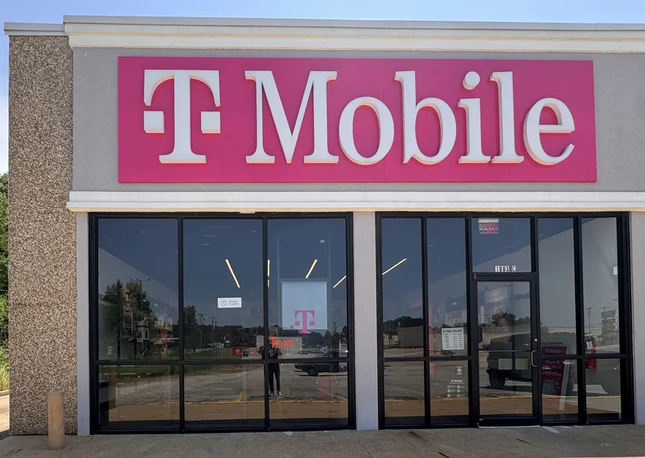  Exterior photo of T-Mobile Store at E Loop 304 & State Hwy 21 W, Crockett, TX 