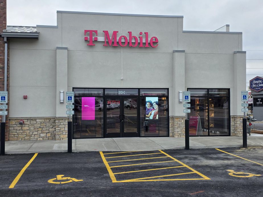  Exterior photo of T-Mobile Store at Shoppes at College Hills, Normal, IL 